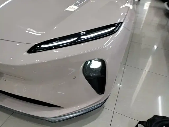 Nio ET5 — Фото автомобиля 23