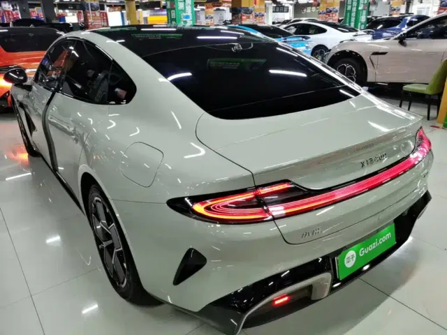 Xiaomi SU7 — Фото автомобиля 4
