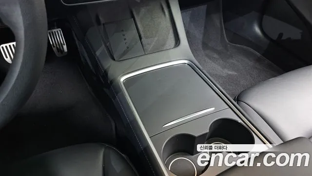 Tesla Model 3 — Фото автомобиля 25