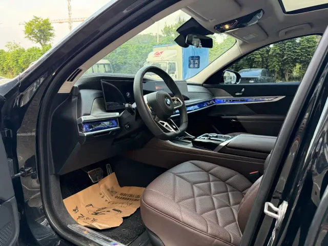 BMW 7 Series — Фото автомобиля 3