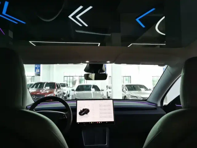 Tesla Model Y — Фото автомобиля 17