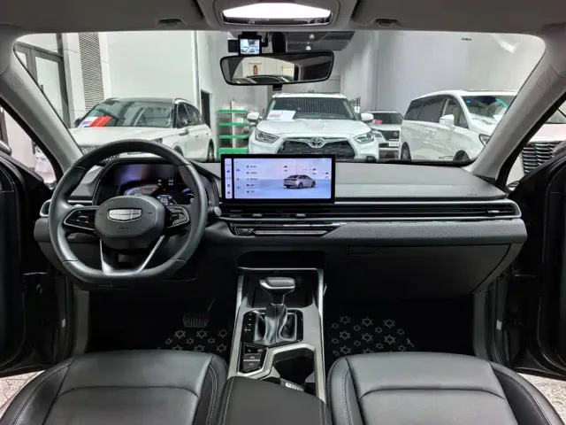 Geely Emgrand — Фото автомобиля 9