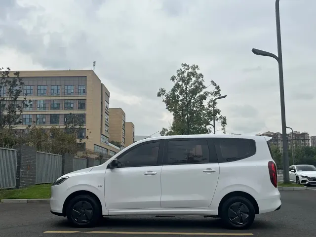 Wuling Hongguang — Фото автомобиля 11