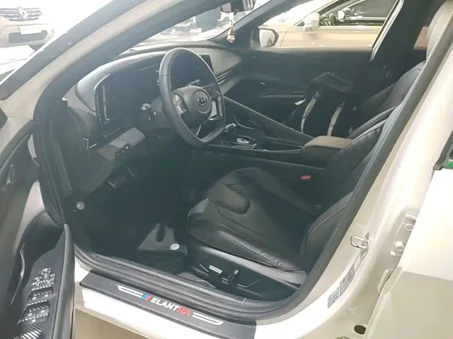 Hyundai Elantra — Фото автомобиля 15