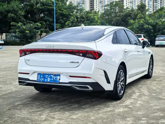 Kia K5 — Фото автомобиля 5
