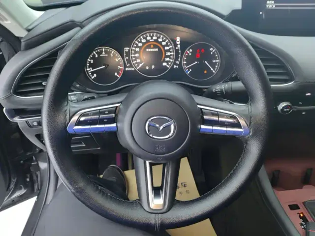Mazda Axela — Фото автомобиля 15