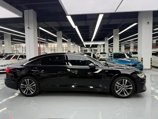 Audi Audi A6L 2022 40 TFSI Luxury Dynamic — Фото автомобиля 4