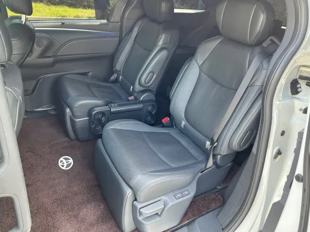 Toyota Sienna — Фото автомобиля 12