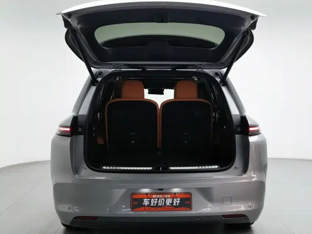 Li Auto L8 — Фото автомобиля 16