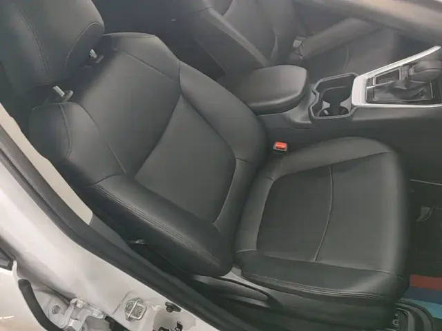 Toyota RAV4 — Фото автомобиля 24