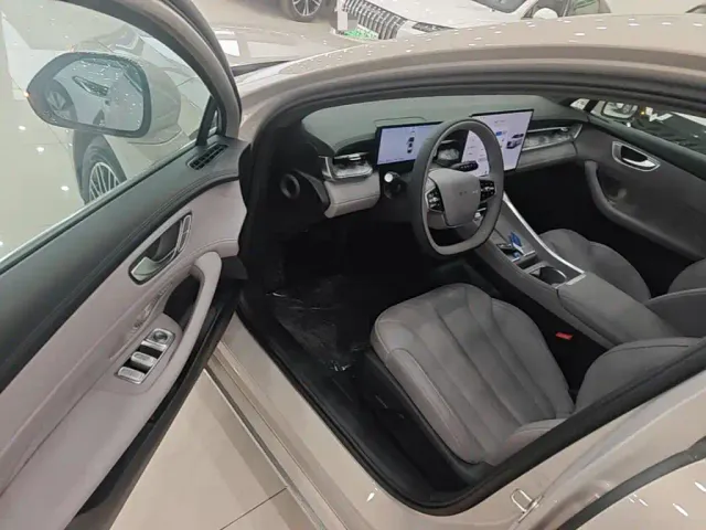 Roewe M7 DMH — Фото автомобиля 15
