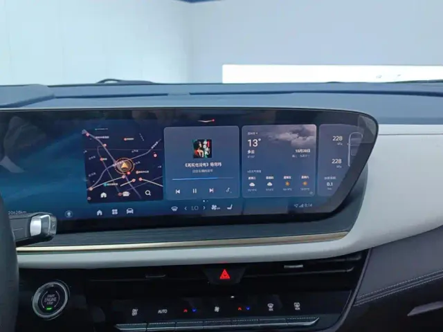 Buick Envision Plus — Фото автомобиля 13