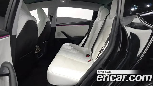 Tesla Model 3 — Фото автомобиля 16