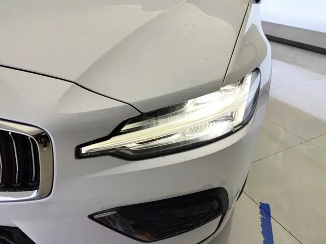 Volvo S60 — Фото автомобиля 5