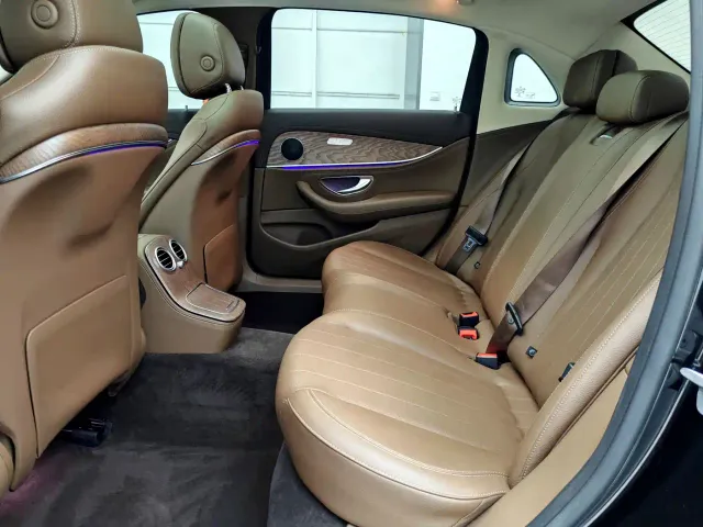 Mercedes-Benz E-Class — Фото автомобиля 6