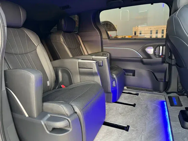 Toyota Sienna — Фото автомобиля 17