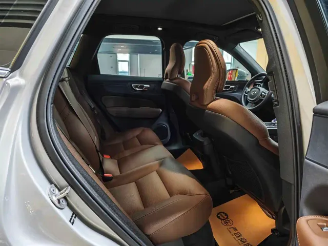 Volvo XC60 — Фото автомобиля 7