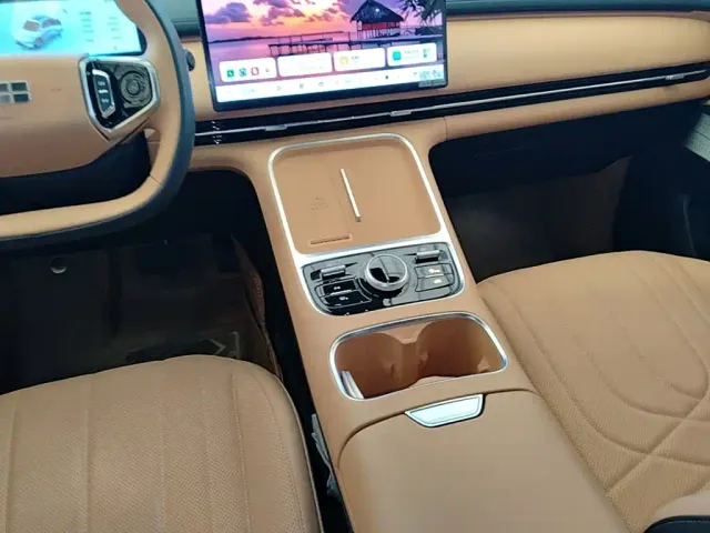 Geely Galaxy Starship 7 EM-i — Фото автомобиля 13