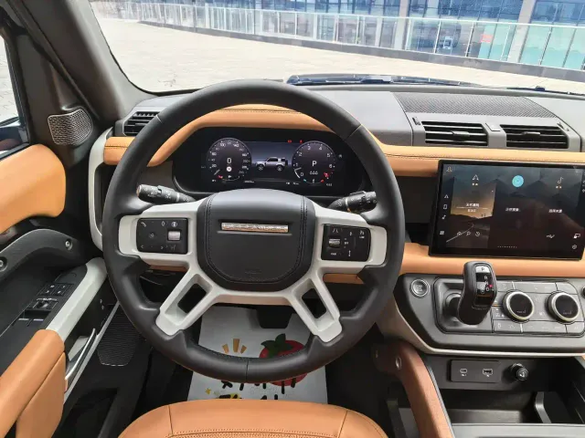 Land Rover Defender — Фото автомобиля 6