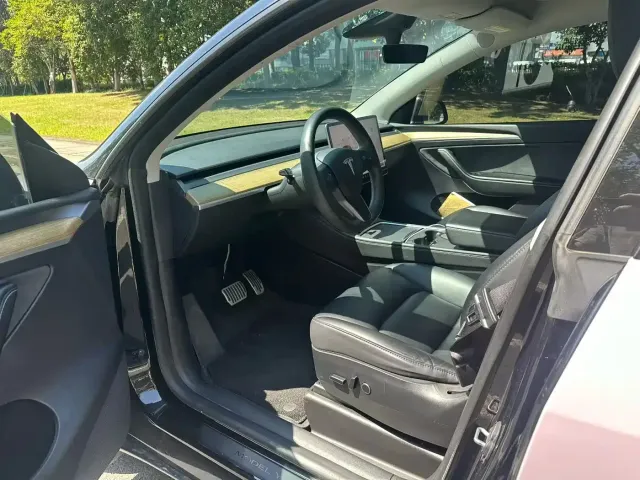 Tesla Model Y — Фото автомобиля 6