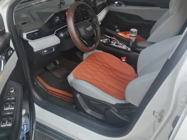 Geely Binyue — Фото автомобиля 9
