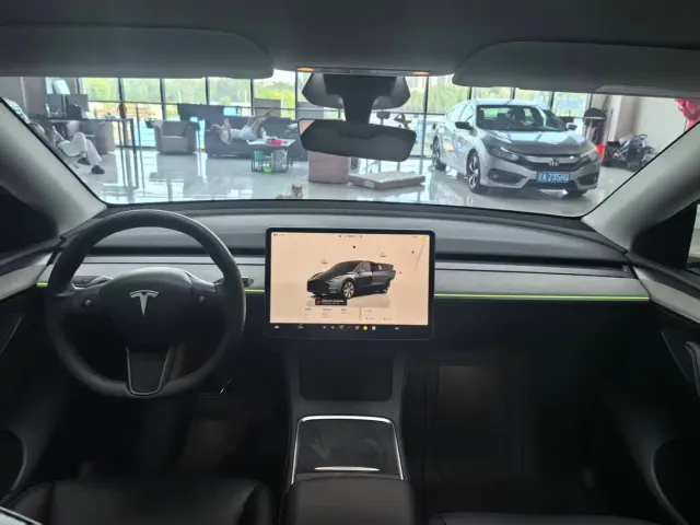 Tesla Model Y — Фото автомобиля 20
