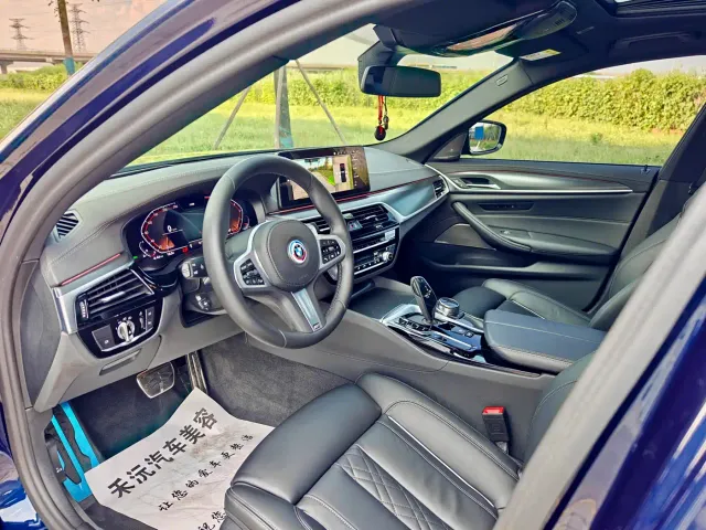 BMW 5 Series — Фото автомобиля 8