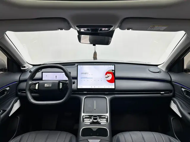 Geely Galaxy Starship 7 EM-i — Фото автомобиля 13