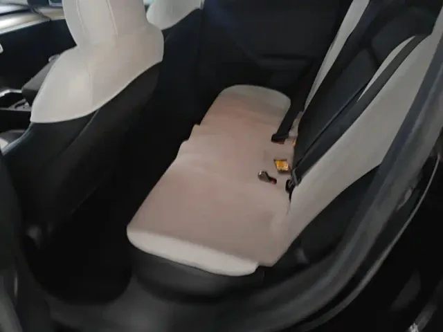 Tesla Model Y — Фото автомобиля 16