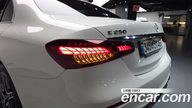 Mercedes-Benz E-Class — Фото автомобиля 4