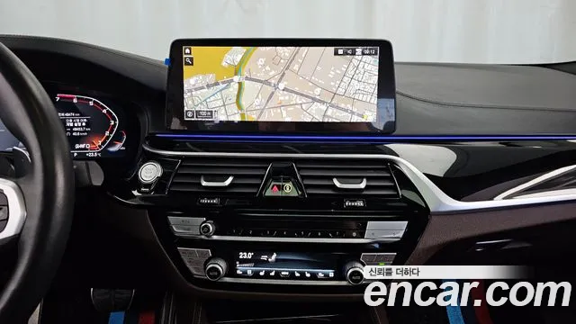 BMW 5 Series G30 — Фото автомобиля 20