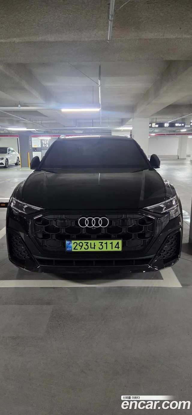 Фотография автомобиля — Audi Q8 4M