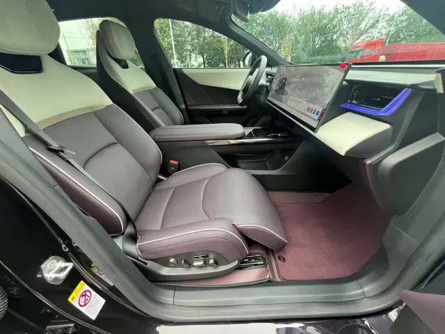 Mazda EZ-60 — Фото автомобиля 14