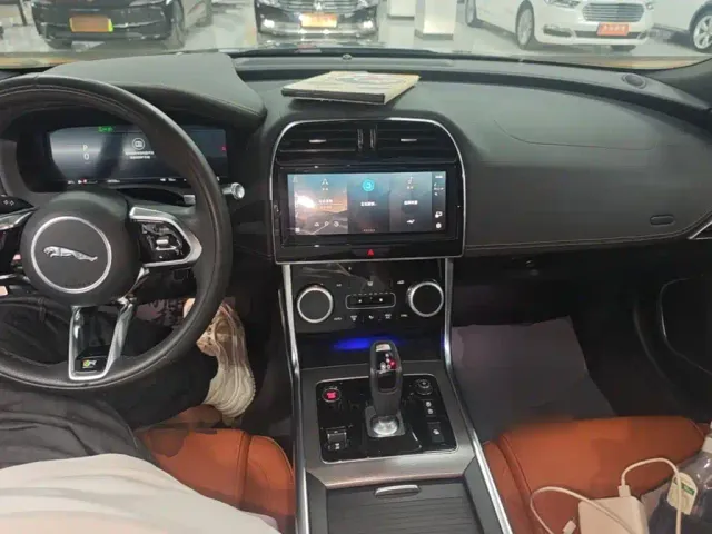 Jaguar XEL — Фото автомобиля 9