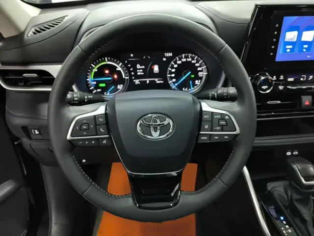 Toyota Highlander — Фото автомобиля 10