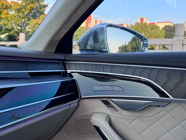 Audi A8 — Фото автомобиля 18