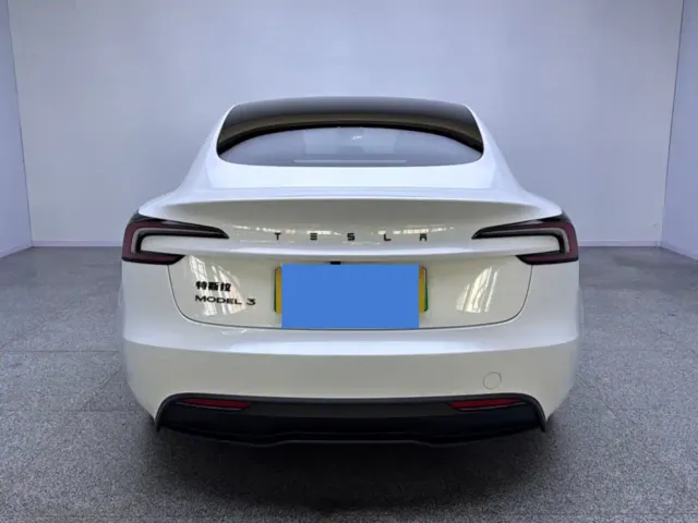 Tesla Model 3 — Фото автомобиля 8