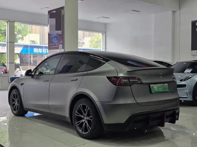 Tesla Model Y — Фото автомобиля 12