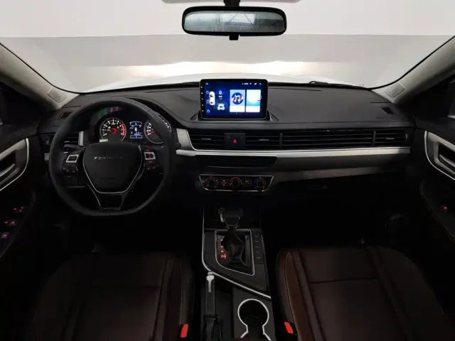 Forthing T5 — Фото автомобиля 5