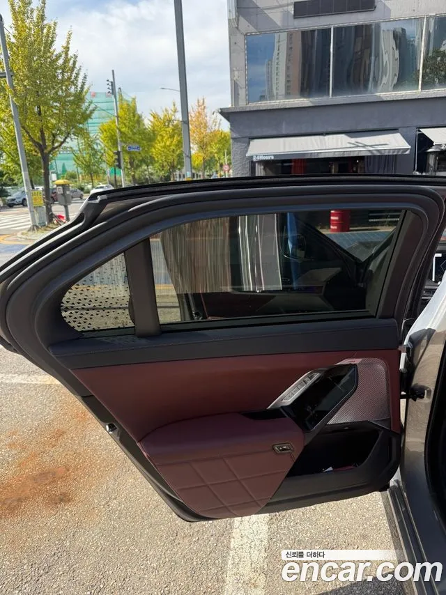 BMW 7 Series — Фото автомобиля 12