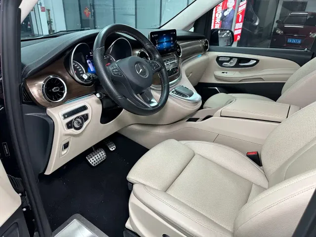 Mercedes-Benz V-Class — Фото автомобиля 11
