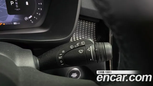 Вольво XC40 B4 Black Edition — Фото автомобиля 16