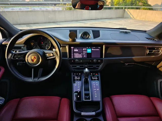 Porsche Macan — Фото автомобиля 14