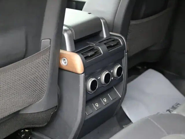 Land Rover Defender — Фото автомобиля 20