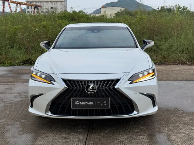 Lexus ES — Фото автомобиля 2