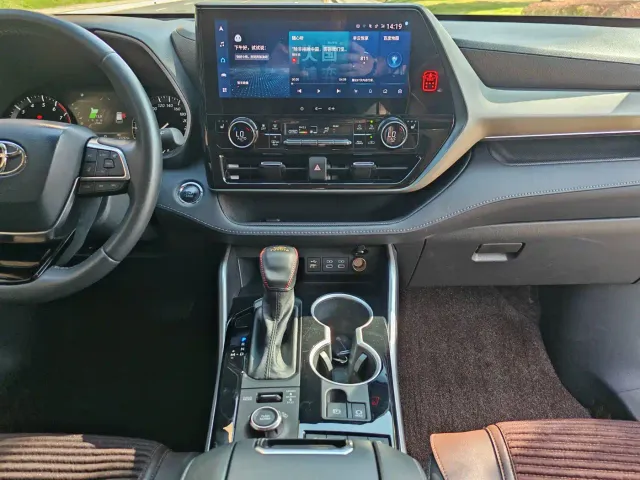 Toyota Highlander — Фото автомобиля 12