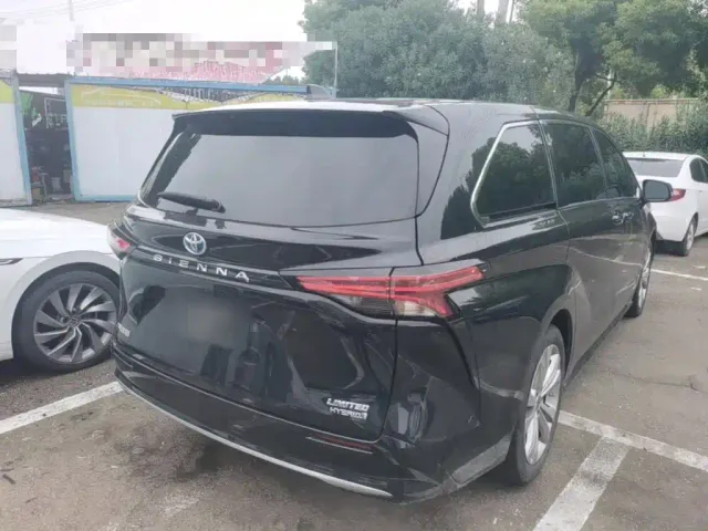Toyota Sienna — Фото автомобиля 6