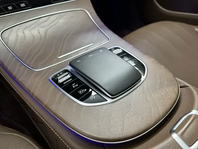 Mercedes-Benz E-Class — Фото автомобиля 18