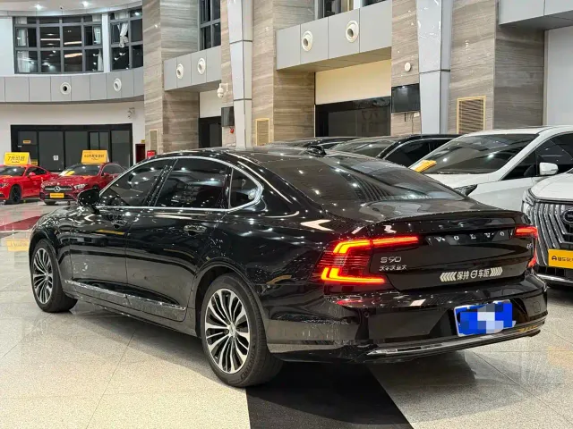 Volvo S90 — Фото автомобиля 3
