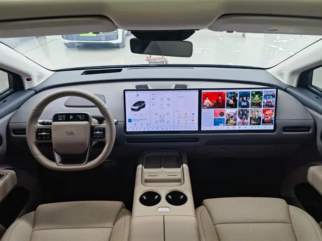 Li Auto i8 — Фото автомобиля 5